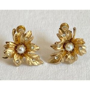 💎Coro Earrings Vintage Gold Tone Faux Pearl Clear Rhinestones Leaf Clip On